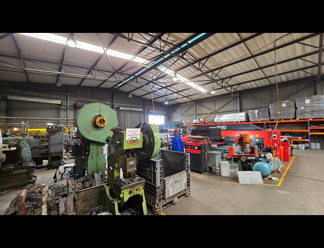 1,535M² WAREHOUSE TO LET IN SPARTAN